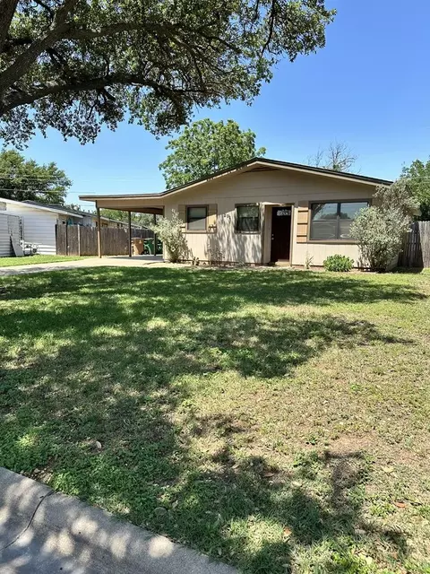 201 Robin Hood Trl, San Angelo, TX 76901