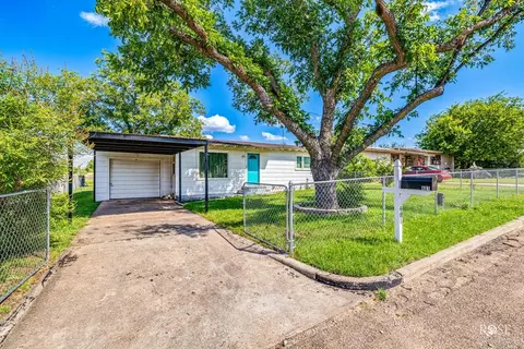401 N Pou Ave, Ballinger, TX 76821