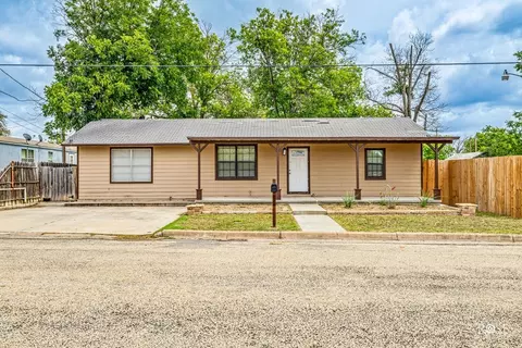 111 W Oak St, Sonora, TX 76950