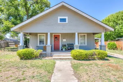 911 N 6th St, Ballinger, TX 76821
