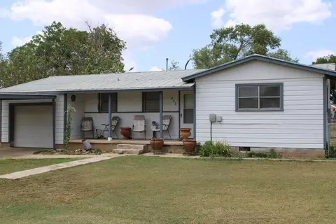 402 Lynn St, Wingate, TX 79566