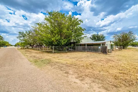 9874 Raccoon Rd, San Angelo, TX 76901