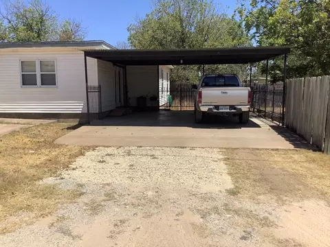 1007 Bee St, Brady, TX 76825 photo 3