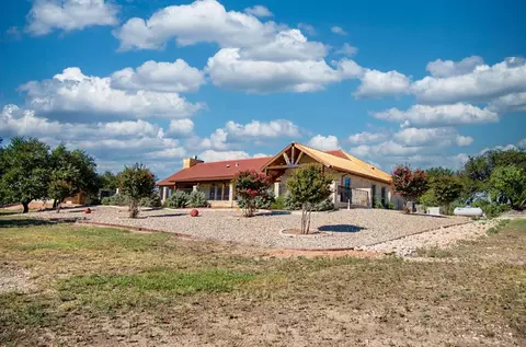 5201 Green Oaks Dr, Christoval, TX 76935