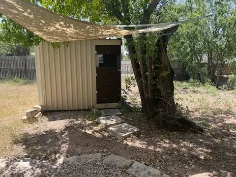 809 N 6th St, Ballinger, TX 76821 photo 22