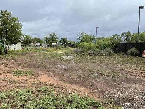 71 E 31st St, San Angelo, TX 76903