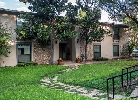 725 S Park St, San Angelo, TX 76901