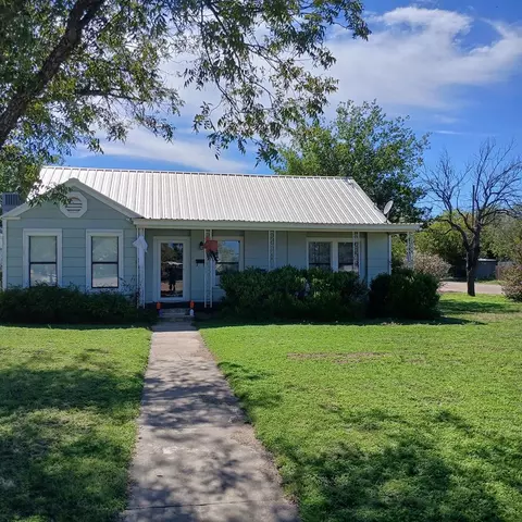 509 N 3rd St, Ballinger, TX 76821