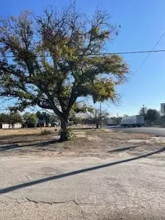 210 S Main St, Eden, TX 76837