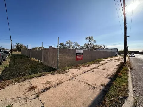 261 W 2nd St, San Angelo, TX 76903