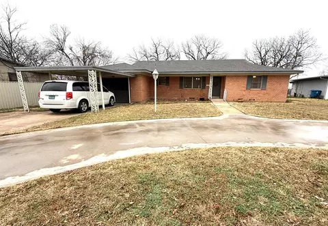 608 Mccarver Dr, Ballinger, TX 76821