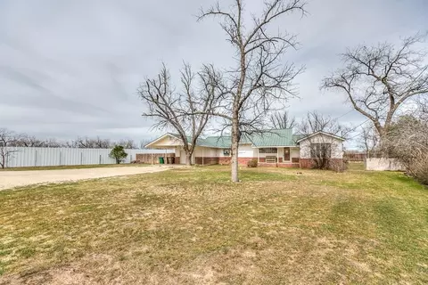 3126 Lake Dr, San Angelo, TX 76903