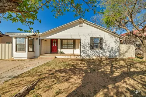 802 N 11th St, Ballinger, TX 76821
