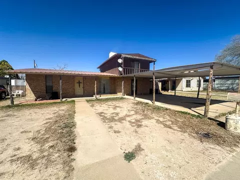 1009 E 6th St, Big Lake, TX 76932