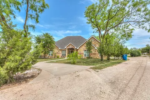 508 Mccarver Dr, Ballinger, TX 76821 photo 3