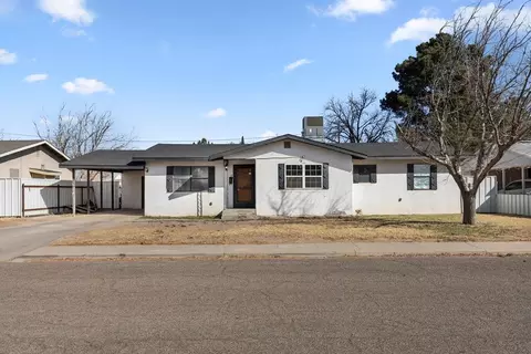 2012 S Alamo St, Pecos, TX 79772