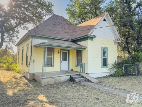 901 S Walnut St, Brady, TX 76825