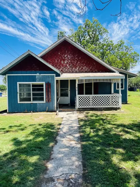 810 N 11th St, Junction, TX 76849 photo 1
