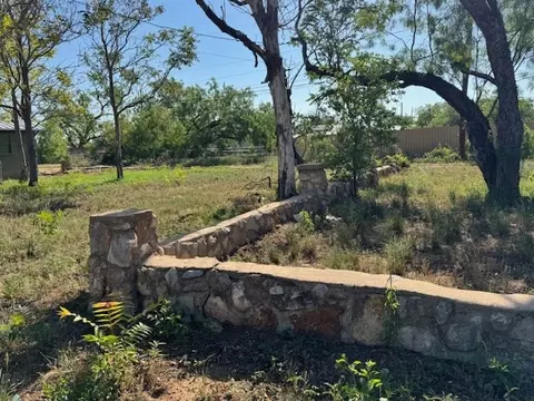 211 S State St, Bronte, TX 76933 photo 5