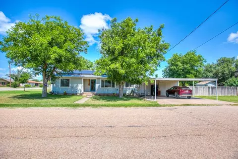 1010 Ave D, Ballinger, TX 76821