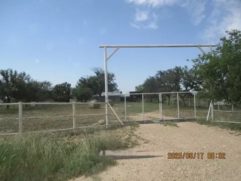 420 Juniper Rd, Bronte, TX 76933 photo 4
