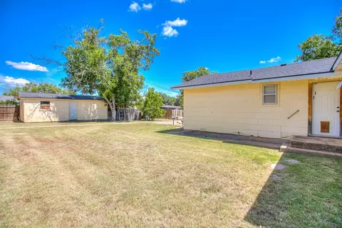 Exterior - 202 Sharp Ave, Ballinger, TX 76821 photo 7 of 9