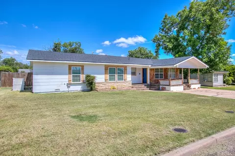 202 Sharp Ave, Ballinger, TX 76821