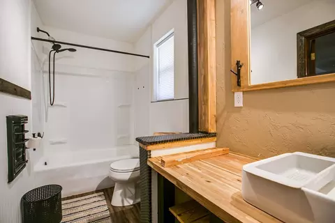Bath - 202 Sharp Ave, Ballinger, TX 76821 photo 3 of 4