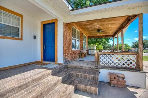 Exterior - 202 Sharp Ave, Ballinger, TX 76821 photo 5 of 9