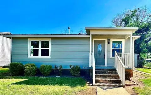 903 N 4th St, Ballinger, TX 76821