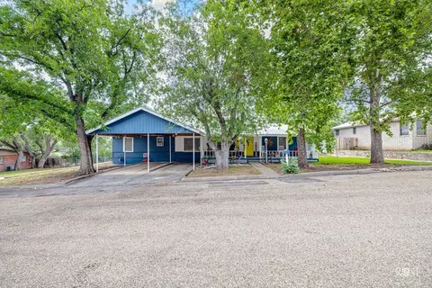 211 Murphy Ave, Sonora, TX 76950