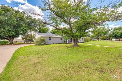 412 E Holmes Ave, Bronte, TX 76933 photo 4