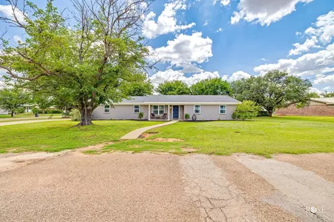 412 E Holmes Ave, Bronte, TX 76933 photo 2