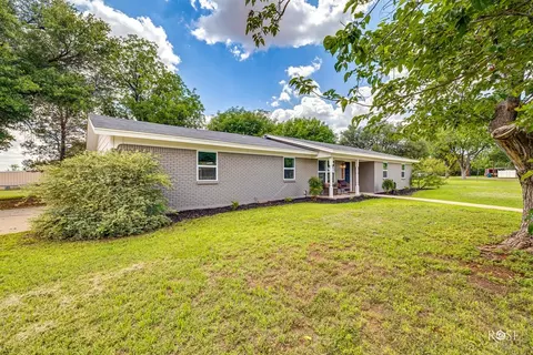 412 E Holmes Ave, Bronte, TX 76933 photo 5