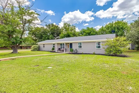 412 E Holmes Ave, Bronte, TX 76933 photo 3