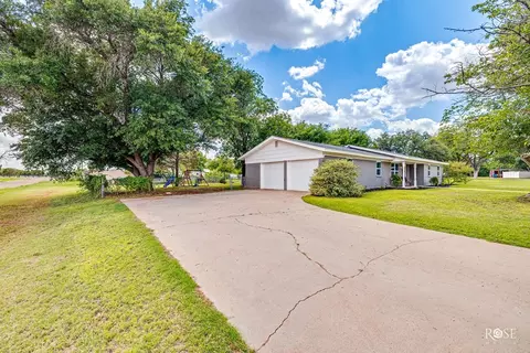 412 E Holmes Ave, Bronte, TX 76933 photo 6