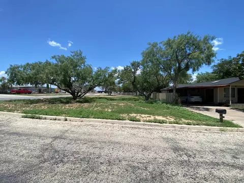 128 W Ave J, San Angelo, TX 76903