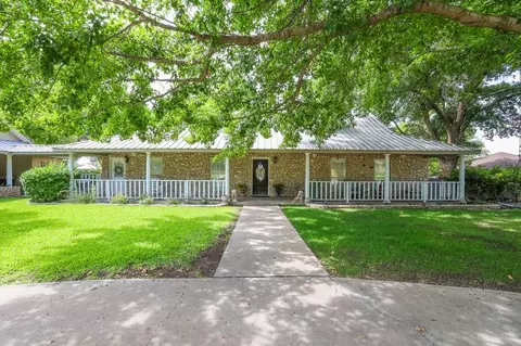 103 Yucca Ln, Ozona, TX 76943
