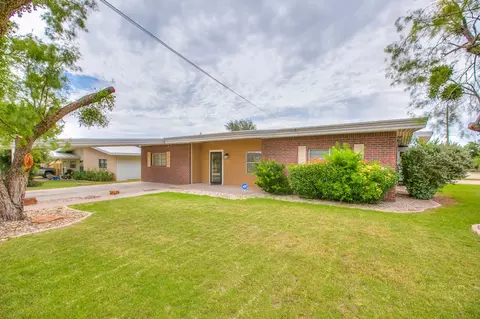 Exterior - 209 N Ave B, Ballinger, TX 76821 photo 2 of 7