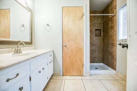 Bath - 209 N Ave B, Ballinger, TX 76821 photo 3 of 6