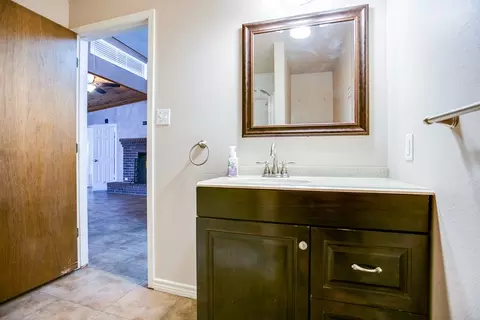 Bath - 209 N Ave B, Ballinger, TX 76821 photo 1 of 6