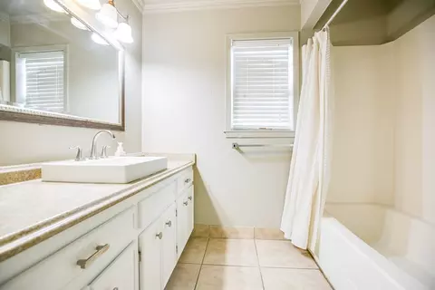 Bath - 209 N Ave B, Ballinger, TX 76821 photo 6 of 6