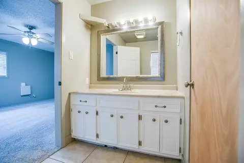 Bath - 209 N Ave B, Ballinger, TX 76821 photo 4 of 6