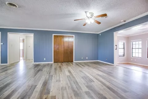 Living - 209 N Ave B, Ballinger, TX 76821 photo 2 of 9