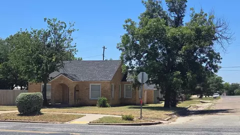 409 N Broadway St, Ballinger, TX 76821