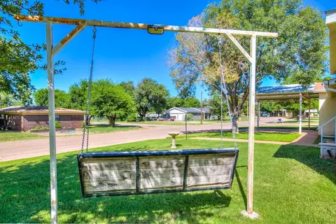 501 E Holmes Ave, Bronte, TX 76933 photo 4