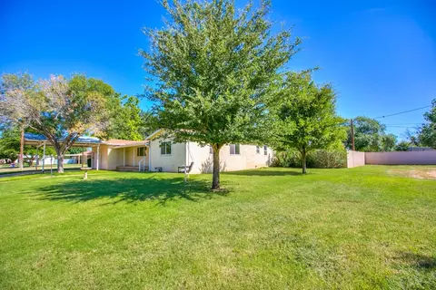 501 E Holmes Ave, Bronte, TX 76933 photo 3