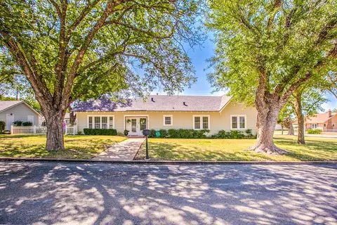 308 5th St, Ballinger, TX 76821
