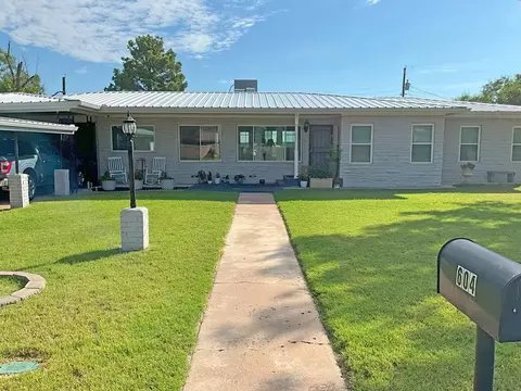 604 Mccarver Dr, Ballinger, TX 76821