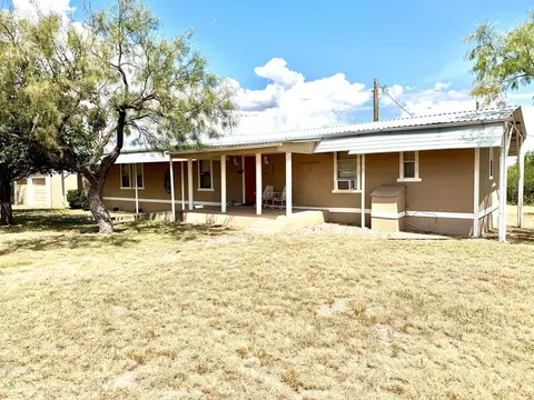425 Summit Dr, Robert Lee, TX 76945